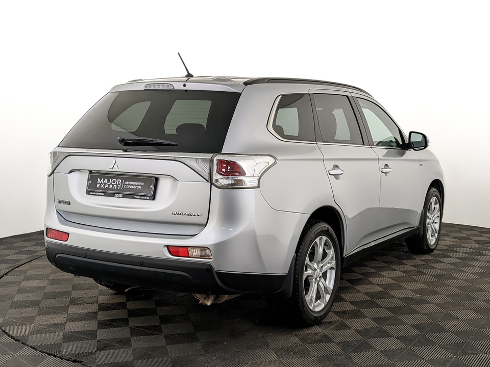 car-card-slide Mitsubishi Outlander 2014 43 000км фото №5