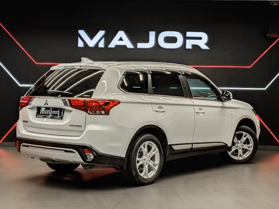 car-card-slide Mitsubishi Outlander 2020 98 552км фото №5