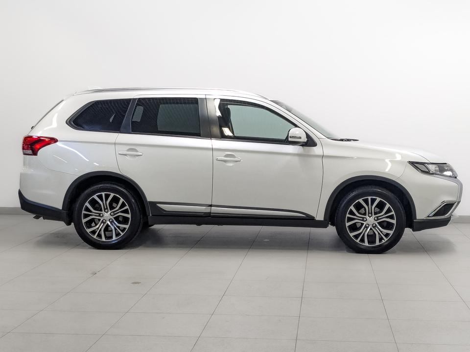 car-card-slide Mitsubishi Outlander 2018 51 500км фото №4