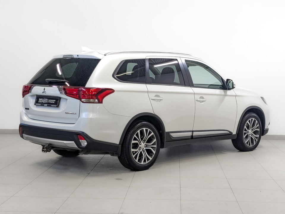 car-card-slide Mitsubishi Outlander 2018 51 500км фото №5