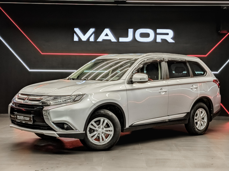 car-card-slide Mitsubishi Outlander 2018 68 600км фото №1