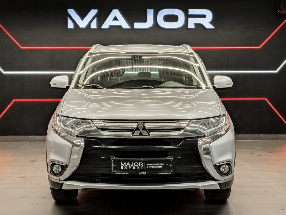 car-card-slide Mitsubishi Outlander 2018 68 600км фото №2