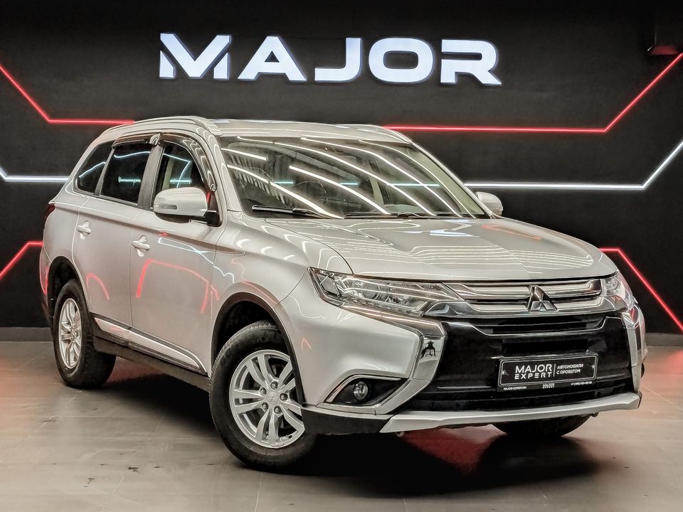 car-card-slide Mitsubishi Outlander 2018 68 600км фото №3