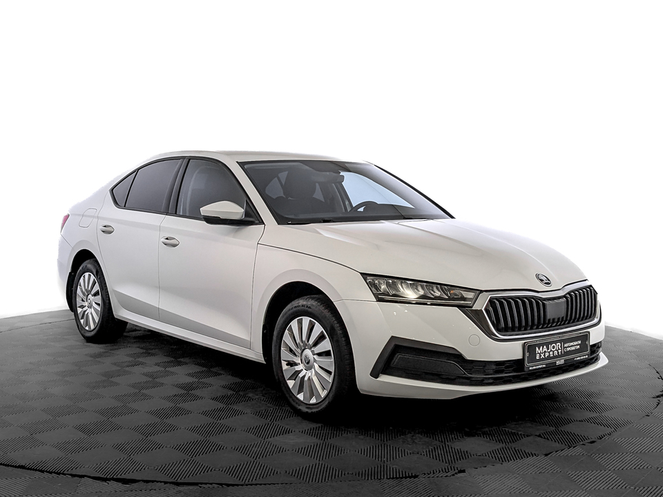 car-card-slide Skoda Octavia 2021 116 784км фото №3