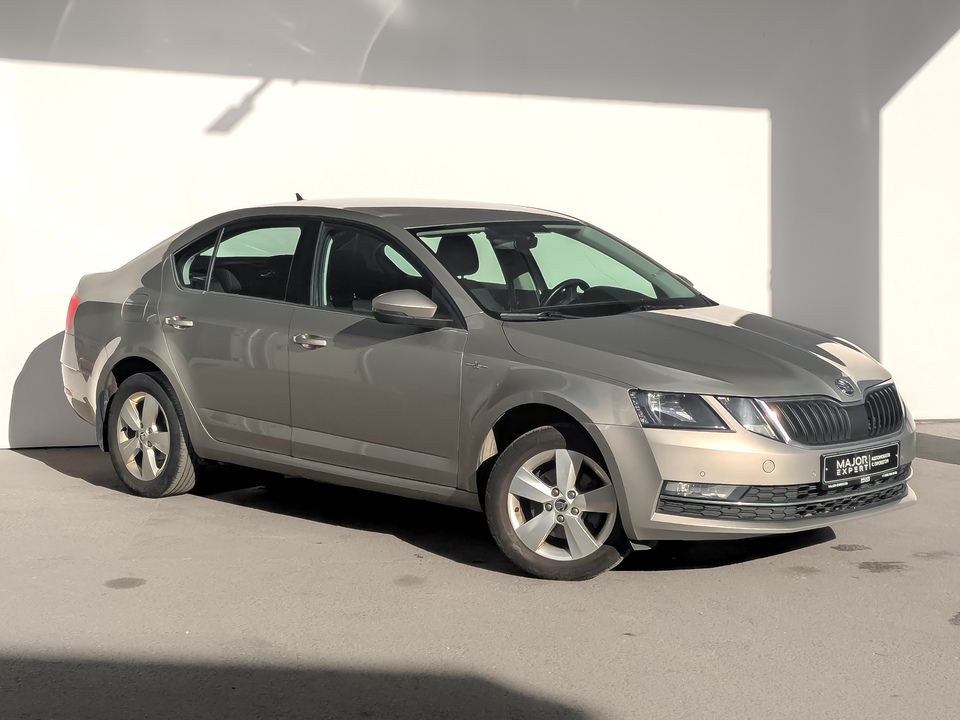 car-card-slide Skoda Octavia 2020 108 731км фото №3