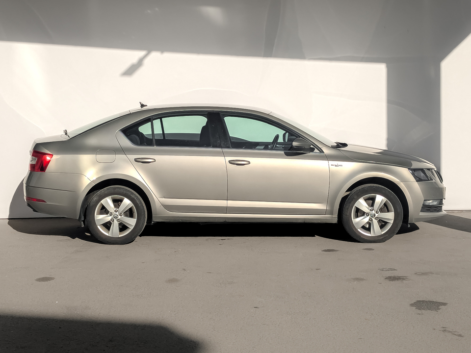 car-card-slide Skoda Octavia 2020 108 731км фото №4