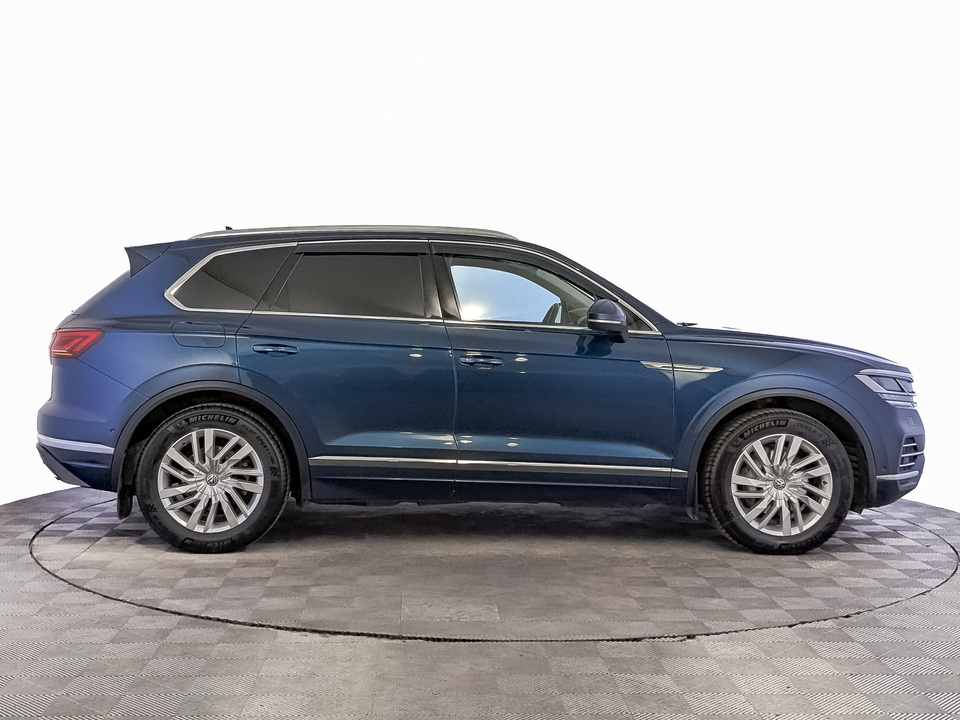 car-card-slide Volkswagen Touareg 2018 258 853км фото №4