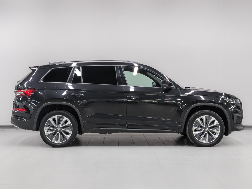 car-card-slide Skoda Kodiaq 2024 39 687км фото №4