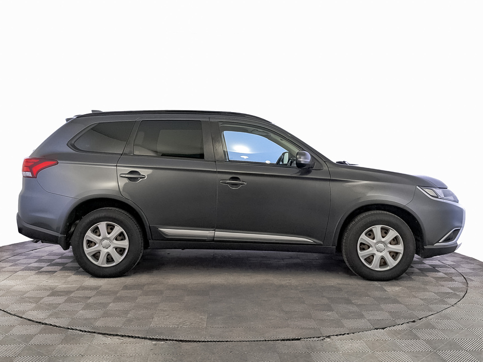 car-card-slide Mitsubishi Outlander 2018 156 155км фото №4
