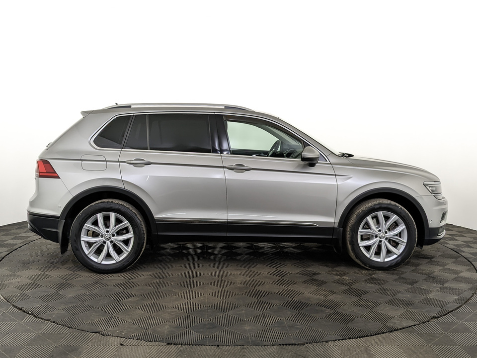 car-card-slide Volkswagen Tiguan 2018 62 715км фото №4