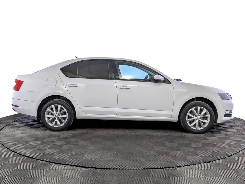 car-card-slide Skoda Octavia 2019 94 440км фото №4