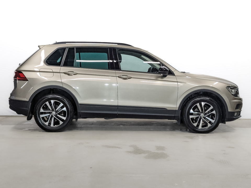 car-card-slide Volkswagen Tiguan 2019 70 693км фото №4