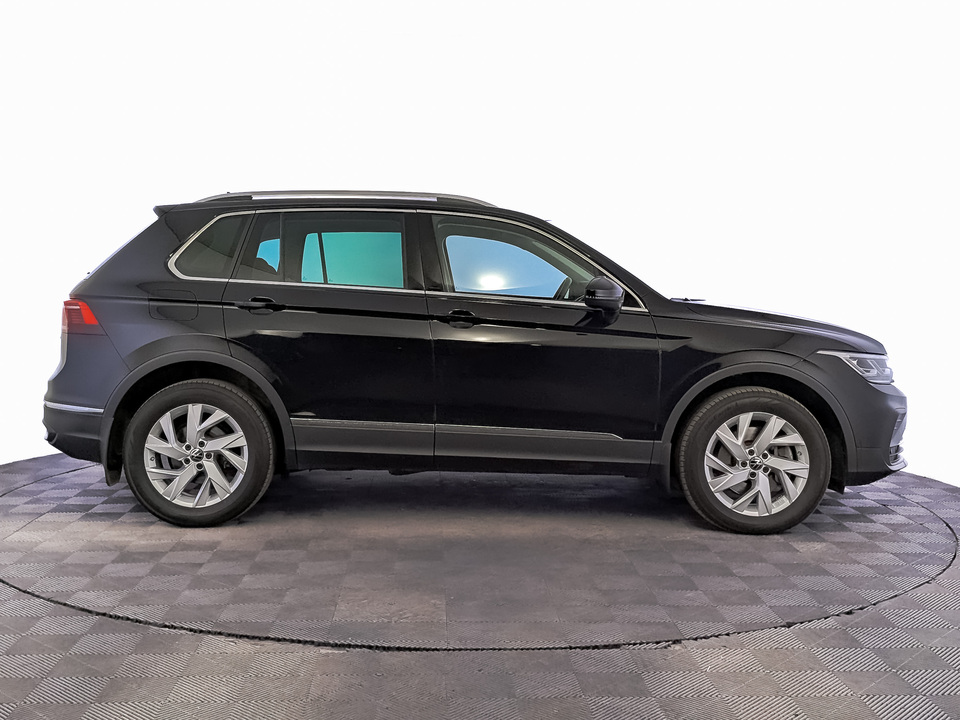 car-card-slide Volkswagen Tiguan 2021 17 314км фото №4