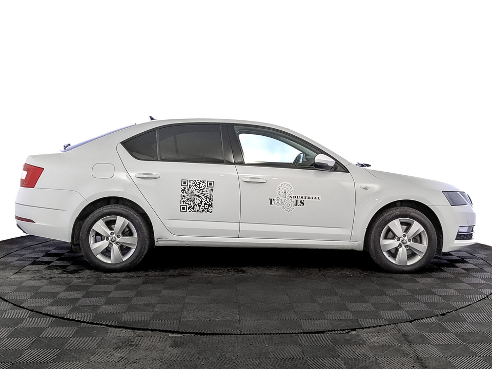 car-card-slide Skoda Octavia 2019 148 647км фото №4
