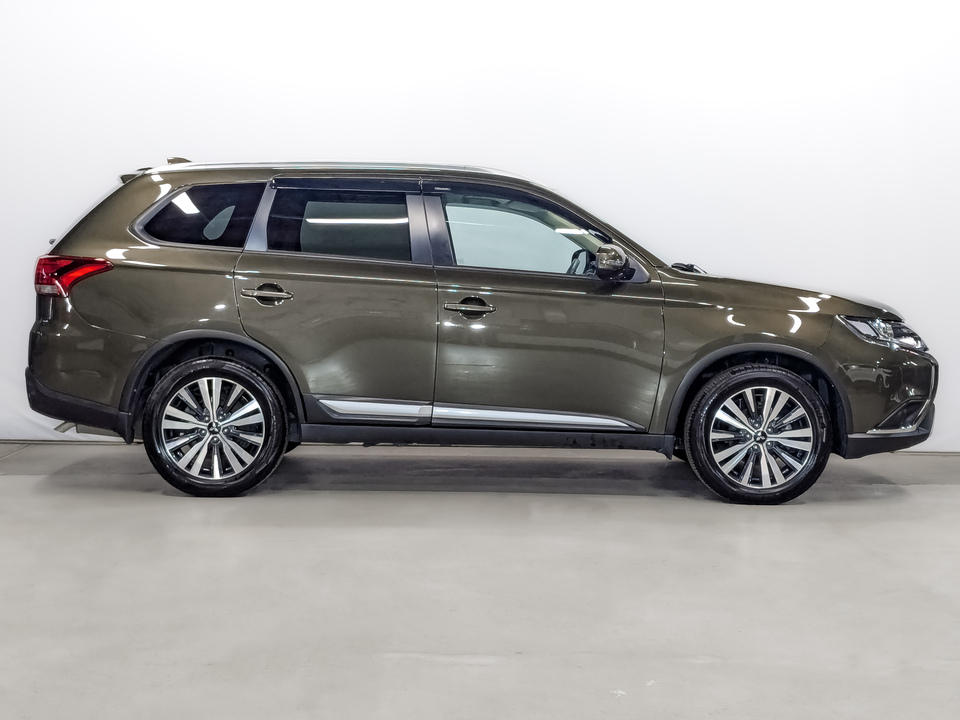 car-card-slide Mitsubishi Outlander 2020 100 043км фото №4