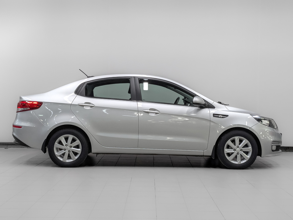 car-card-slide Kia Rio 2017 86 668км фото №4