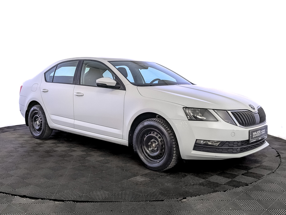 car-card-slide Skoda Octavia 2020 64 850км фото №3