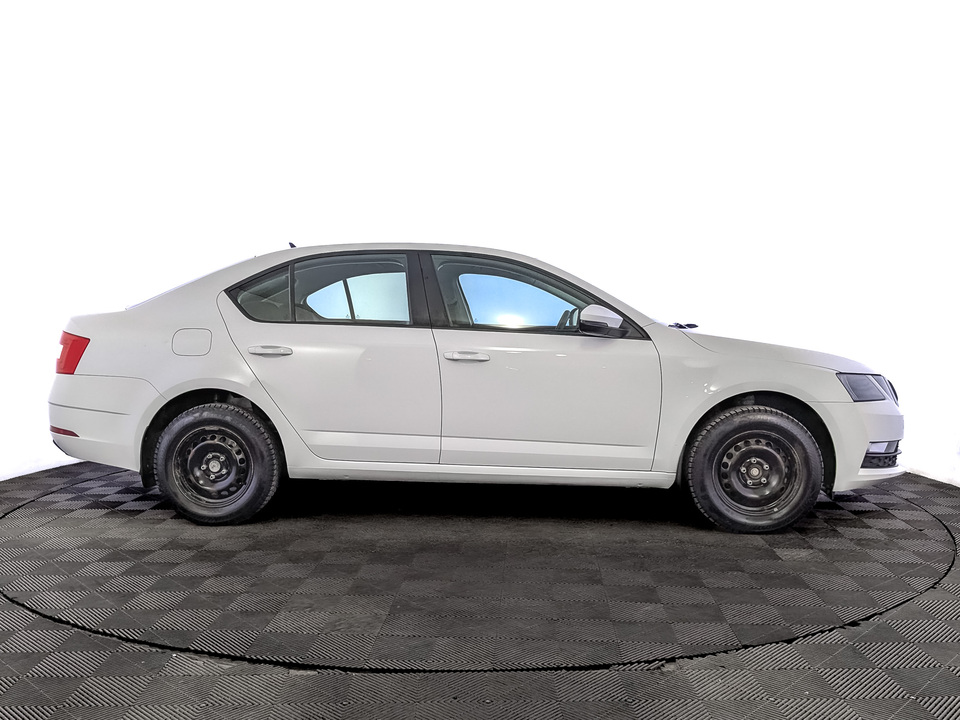 car-card-slide Skoda Octavia 2020 64 850км фото №4
