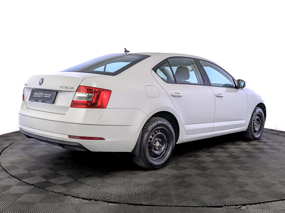 car-card-slide Skoda Octavia 2020 64 850км фото №5