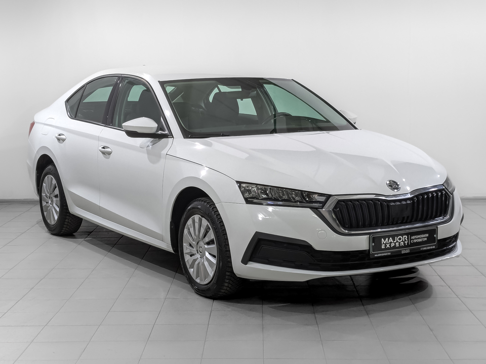 car-card-slide Skoda Octavia 2021 80 408км фото №3
