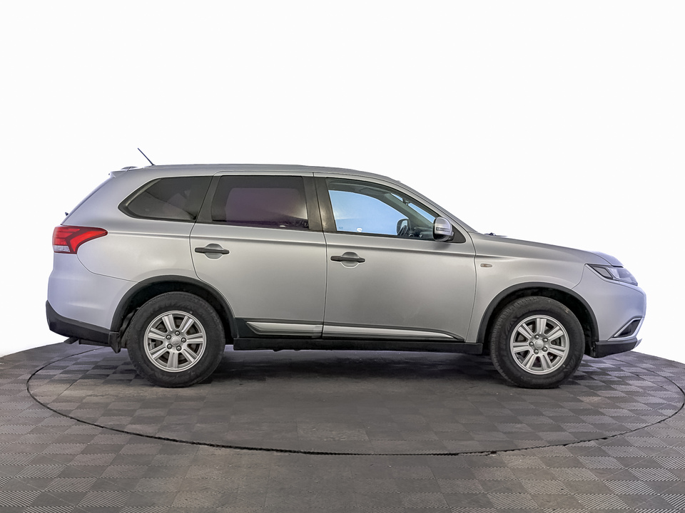 car-card-slide Mitsubishi Outlander 2015 178 330км фото №4