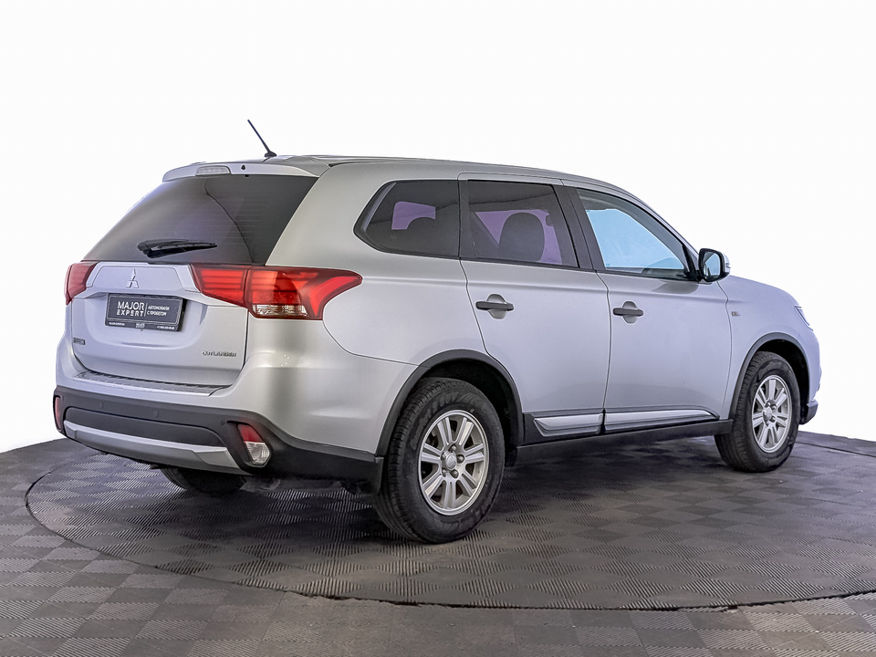 car-card-slide Mitsubishi Outlander 2015 178 330км фото №5