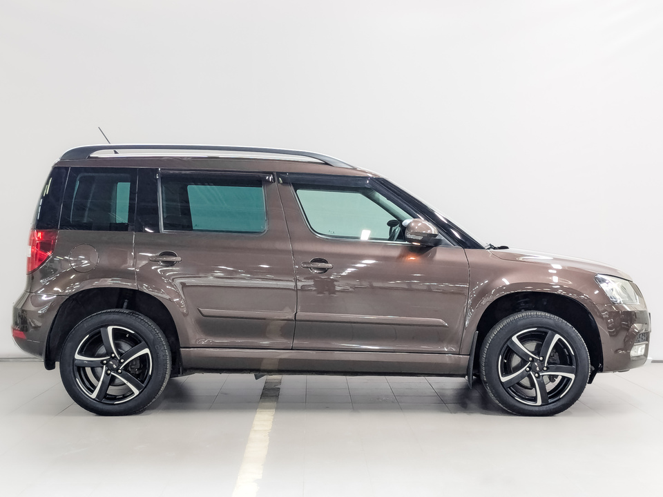 car-card-slide Skoda Yeti 2016 56 615км фото №4