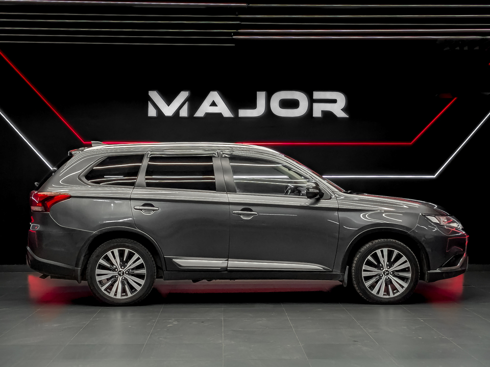 car-card-slide Mitsubishi Outlander 2019 150 952км фото №4