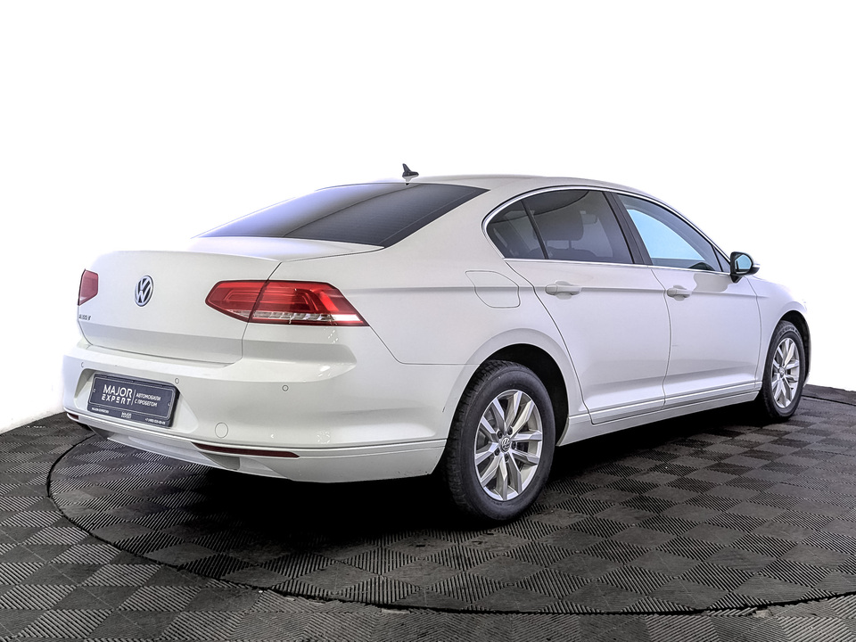 car-card-slide Volkswagen Passat 2019 116 847км фото №5