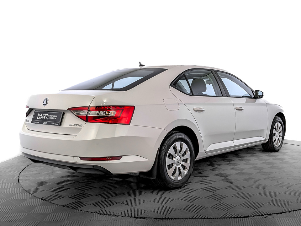 car-card-slide Skoda Superb 2019 40 183км фото №5