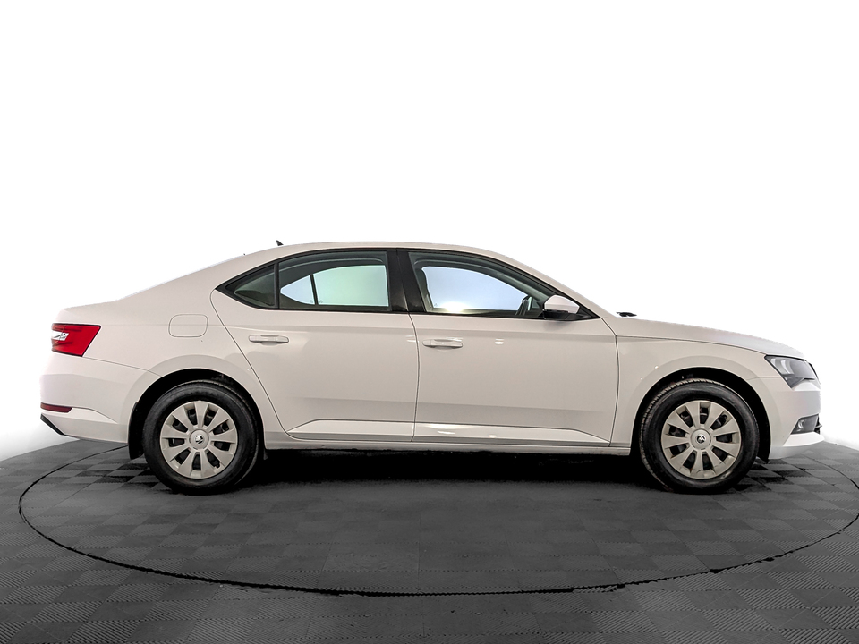 car-card-slide Skoda Superb 2019 53 688км фото №4