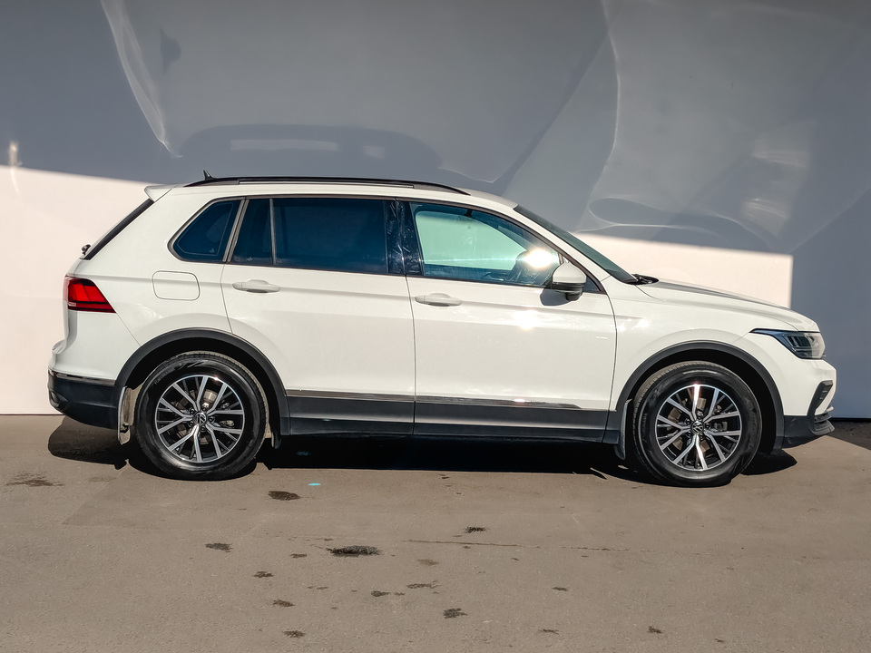 car-card-slide Volkswagen Tiguan 2021 79 435км фото №4