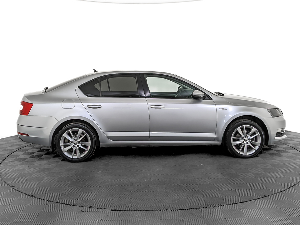 car-card-slide Skoda Octavia 2019 92 699км фото №4
