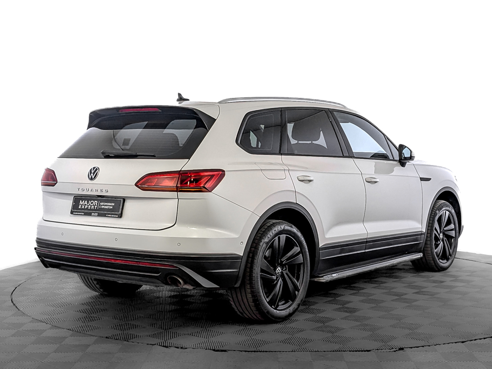 car-card-slide Volkswagen Touareg 2021 49 441км фото №5