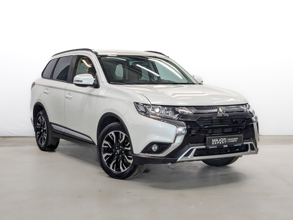 car-card-slide Mitsubishi Outlander 2021 76 045км фото №3