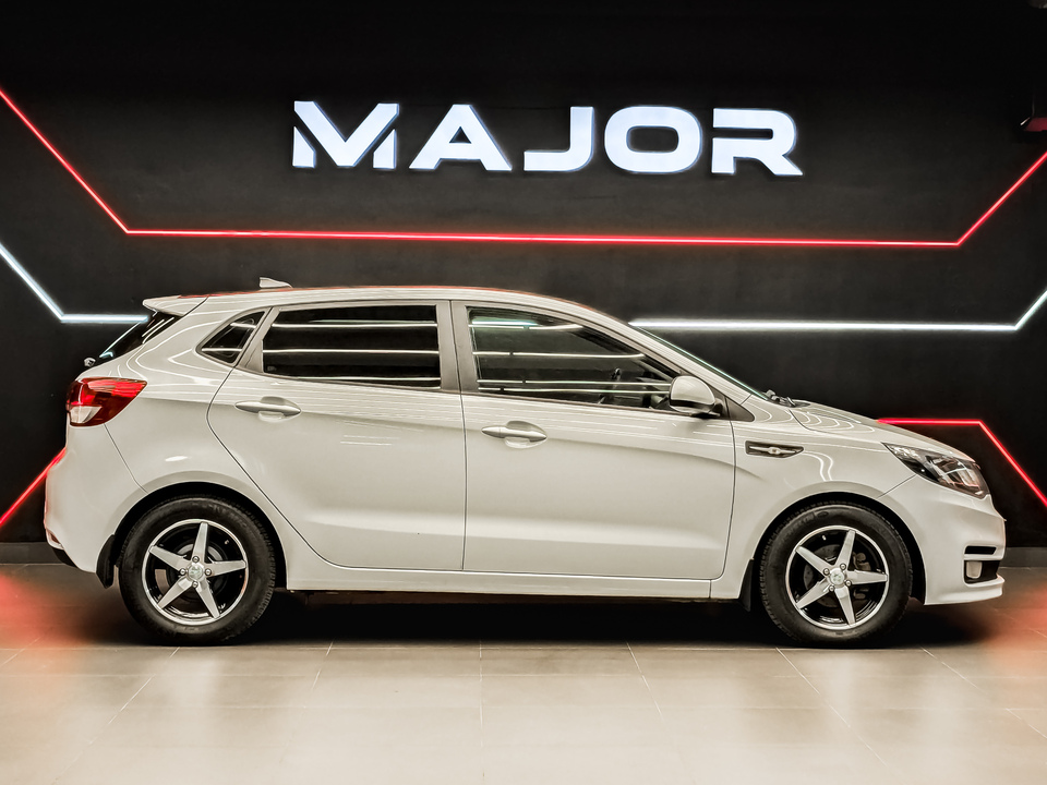 car-card-slide Kia Rio 2017 104 038км фото №4