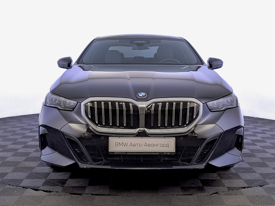 car-card-slide BMW 5 серии 2025 8 686км фото №2