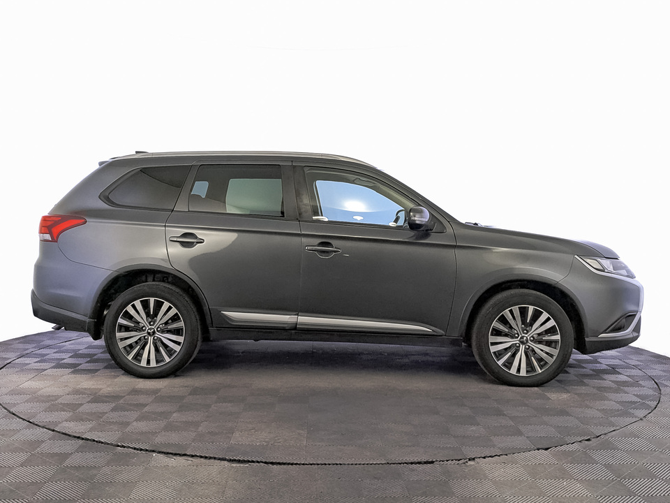 car-card-slide Mitsubishi Outlander 2019 53 424км фото №4