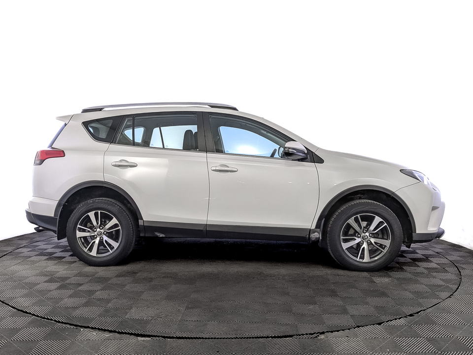 car-card-slide Toyota Rav-4 2017 74 828км фото №4