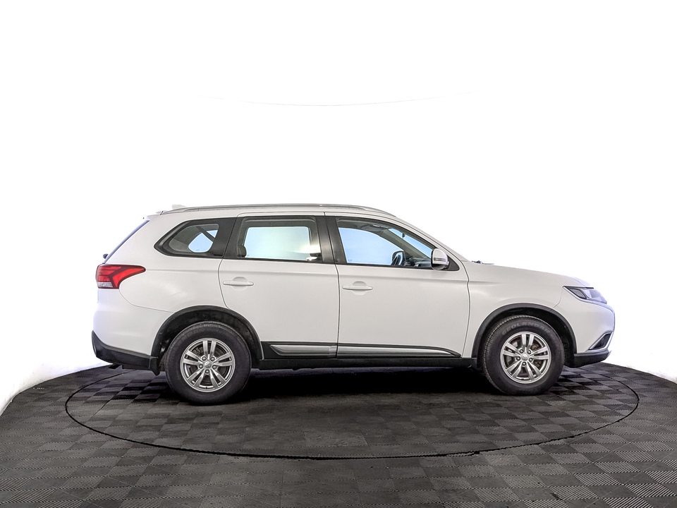 car-card-slide Mitsubishi Outlander 2017 155 000км фото №4