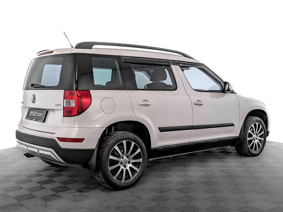 car-card-slide Skoda Yeti 2015 112 874км фото №5