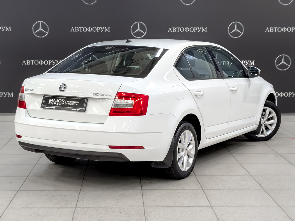 car-card-slide Skoda Octavia 2019 168 338км фото №5