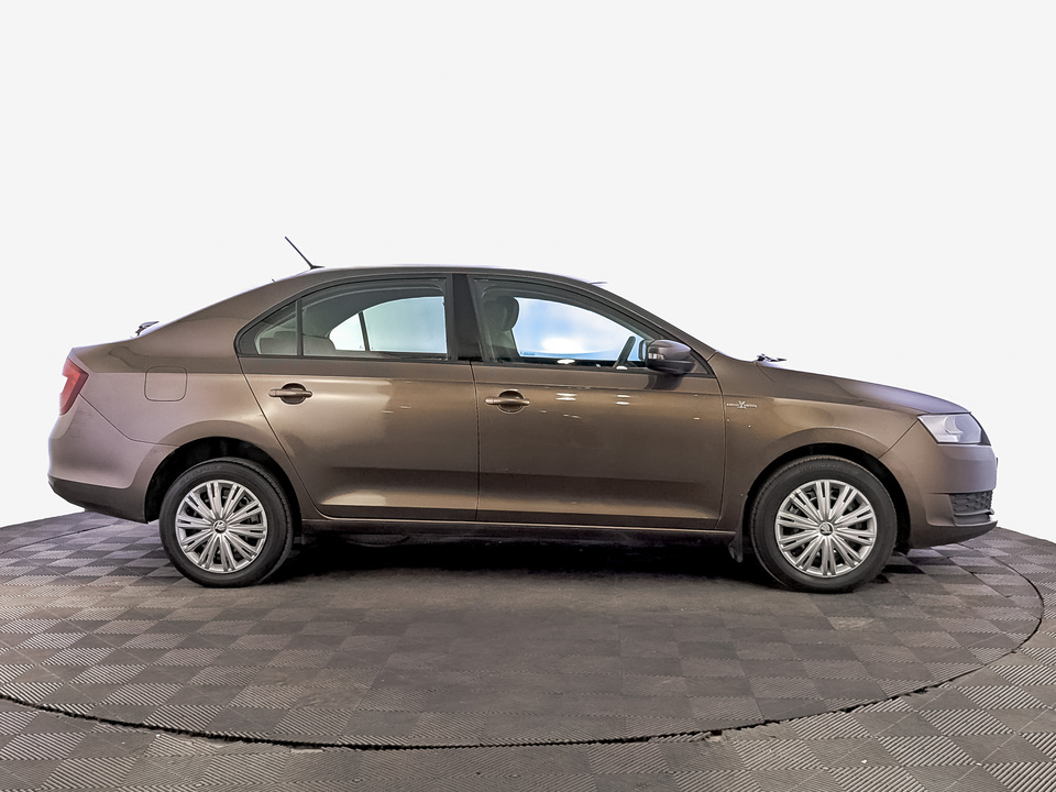 car-card-slide Skoda Rapid 2019 110 000км фото №4