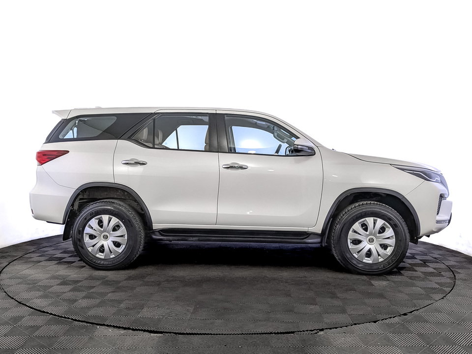 Toyota Fortuner 2022 23 477км фото №4