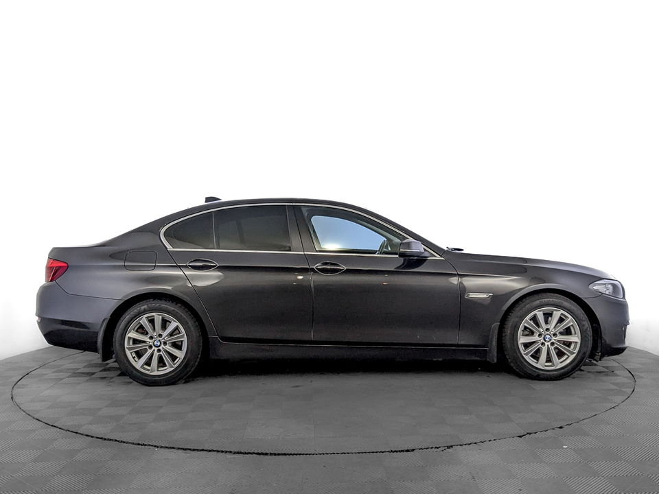 car-card-slide BMW 5 серии 2016 108 148км фото №4