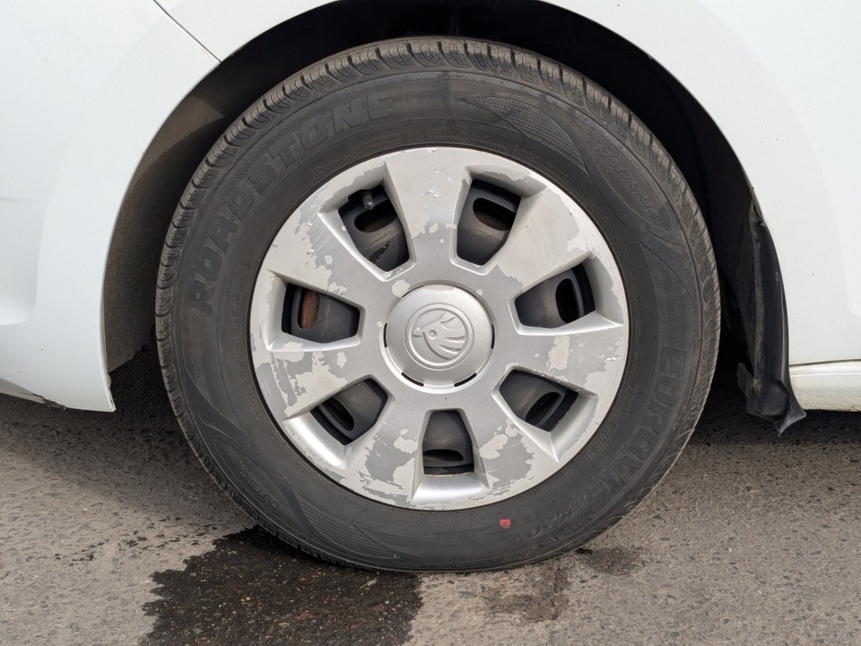 car-card-slide Skoda Rapid 2019 122 272км фото №4