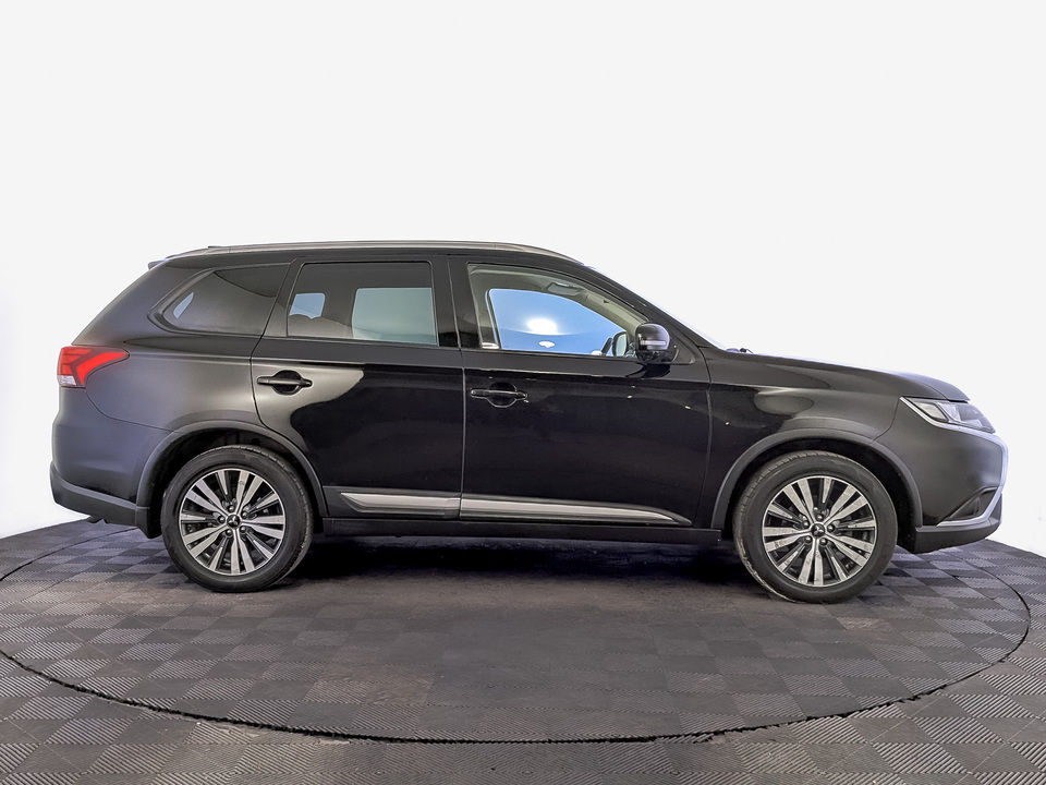car-card-slide Mitsubishi Outlander 2019 178 898км фото №4