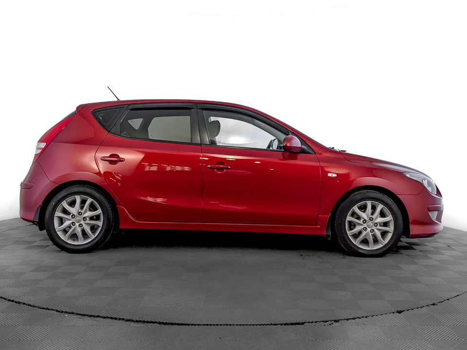 car-card-slide Hyundai i30 2010 122 816км фото №4