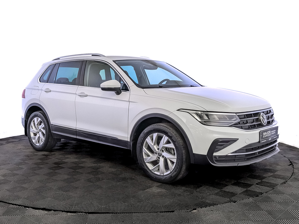 car-card-slide Volkswagen Tiguan 2021 94 988км фото №3