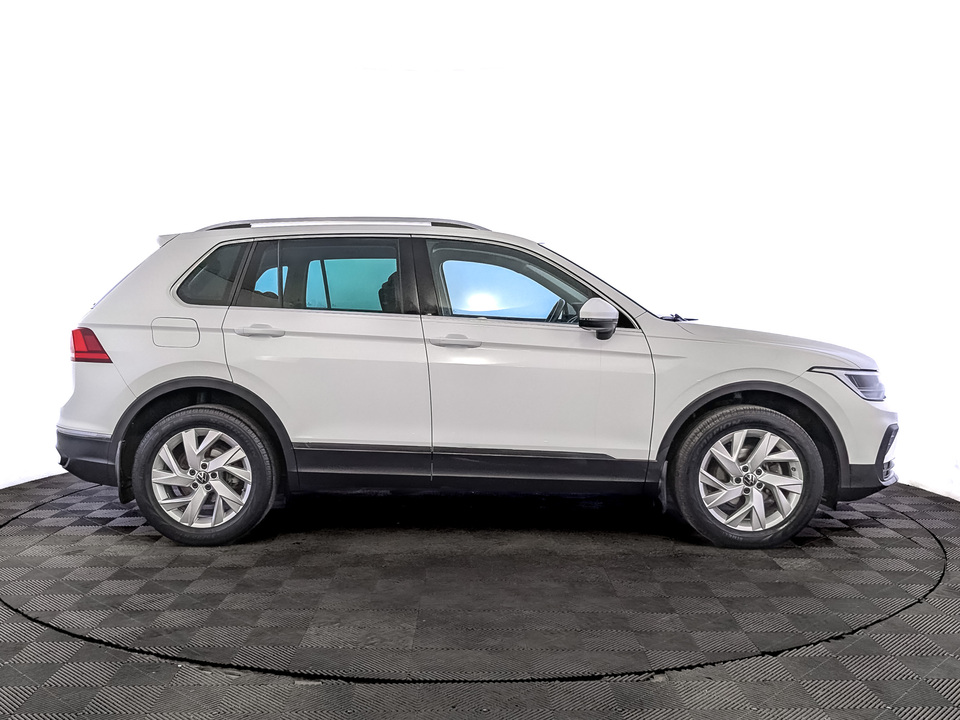 car-card-slide Volkswagen Tiguan 2021 94 988км фото №4